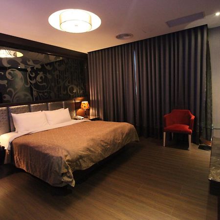 Venice Motel Kaohsiung Buitenkant foto